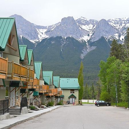 Banff Woods Lodge キャンモア エクステリア 写真