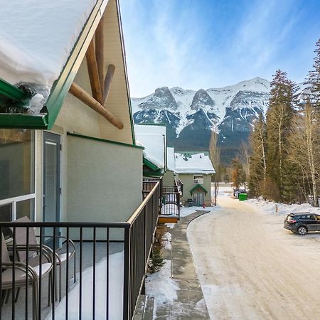 Banff Woods Lodge キャンモア エクステリア 写真
