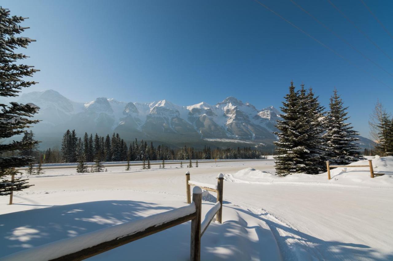 Banff Woods Lodge キャンモア エクステリア 写真