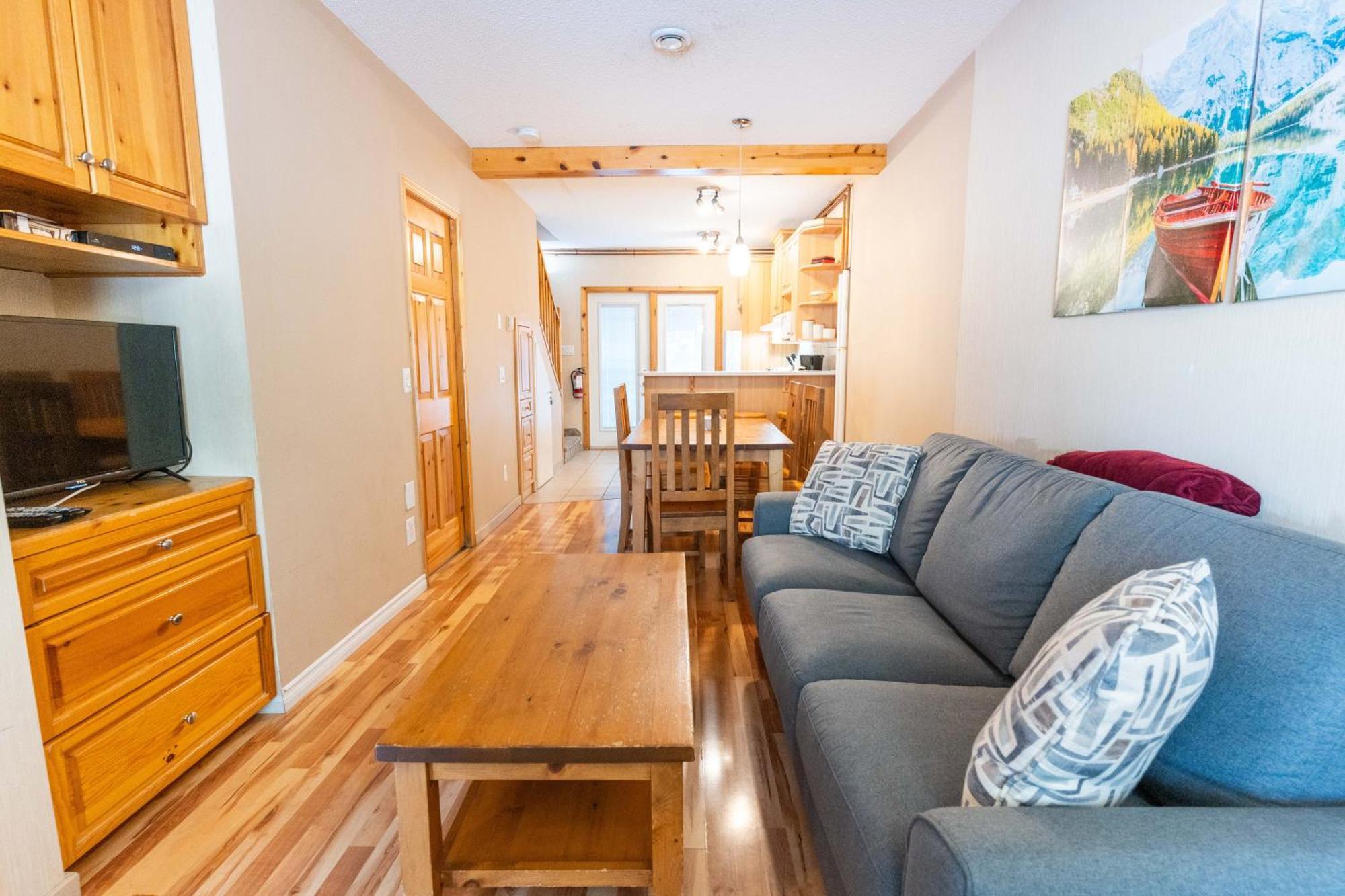 Banff Woods Lodge キャンモア エクステリア 写真